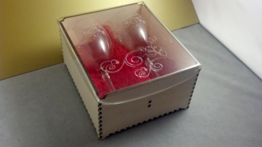 Weingläser Set in Holzbox (Bitte hier klicken um dieses Bild in seiner vollen Größe zu betrachten)