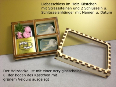 Liebesschloss im Holz Kästchen mit Gravur (Bitte hier klicken um dieses Bild in seiner vollen Größe zu betrachten)