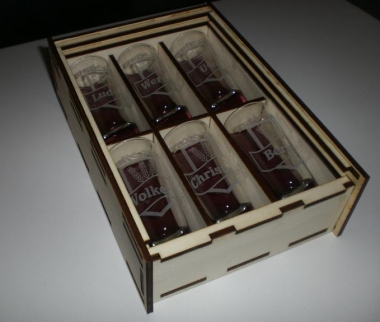Schnapsgläser 6 in Holzbox  (Bitte hier klicken um dieses Bild in seiner vollen Größe zu betrachten)