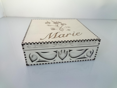 Dekorative Holzbox mit Deckel Gravur 1 (Bitte hier klicken um dieses Bild in seiner vollen Größe zu betrachten)