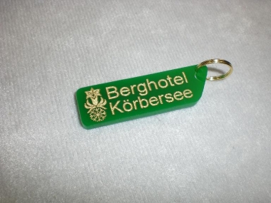 Gravur Acryl Anh&auml;nger Berghotel (Bitte hier klicken um dieses Bild in seiner vollen Gr&ouml;&szlig;e zu betrachten)