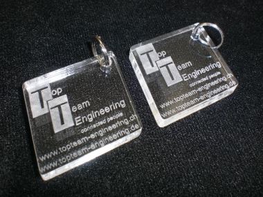 Gravur Logo Acrylanh&auml;nger (Bitte hier klicken um dieses Bild in seiner vollen Gr&ouml;&szlig;e zu betrachten)