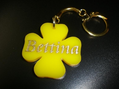 Kleeblatt gelb Acrylanh&auml;nger (Bitte hier klicken um dieses Bild in seiner vollen Gr&ouml;&szlig;e zu betrachten)