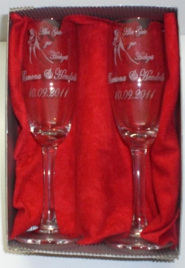 Glasgravur 2 Sektgläser Hochzeit (Bitte hier klicken um dieses Bild in seiner vollen Größe zu betrachten)