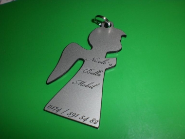 Gravur Schutzengel anh&auml;nger (Bitte hier klicken um dieses Bild in seiner vollen Gr&ouml;&szlig;e zu betrachten)